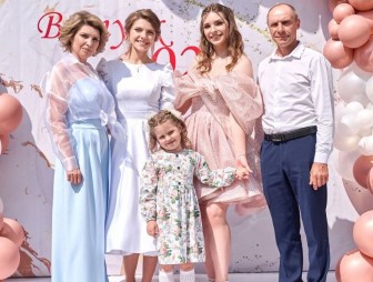 «Семья и работа – это и есть моё вдохновение» – музыкальный руководитель Лунненской средней школы, многодетная мама Ирина Сидор о том, что делает её счастливой