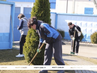 Весенний марафет навели работники Рогозницкого крахмального завода на территории предприятия