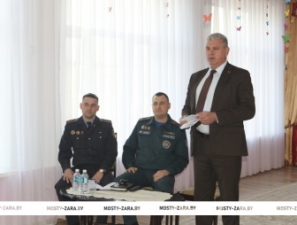 Районная группа информирования председателя Мостовского райисполкома выступила в трудовых коллективах