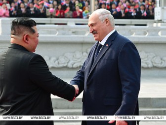 Гимны, залпы орудий и конница. Церемония официальной встречи Александра Лукашенко и Ким Чен Ына прошла в Пхеньяне