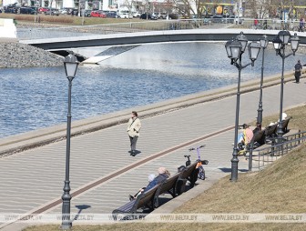 Зонт или солнцезащитные очки - что пригодится белорусам 26 марта