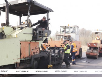Асфальтный завод ДРСУ-208  у агрогородка Пески в эти мартовские  дни уже работает на полную мощность