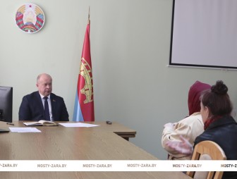 Председатель Мостовского райисполкома Андрей Санько провёл приём граждан