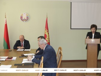 На заседании Мостовского райисполкома рассмотрели ход весенних полевых работ