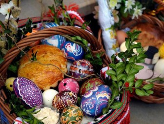 Как отмечают Пасху католики аг. Лунно?