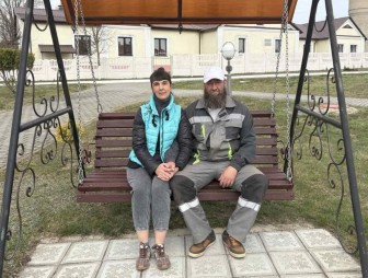 Любовь, доверие и собственный пример являются жизненными приоритетами супругов Владимира и Виктории Яровых из Мостов