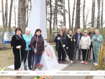 Ветераны труда, воины-афганцы и представители ДОСААФ трудились на субботнике