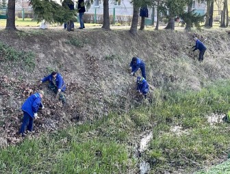 Коллектив Мостовской сельхозтехники присоединился к республиканскому субботнику