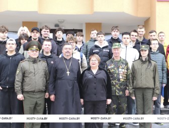 Армия – школа мужества. В Мостах прошло торжественное мероприятие, посвящённое Дню призывника