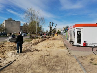 Мостовские коммунальники продолжают благоустраивать город