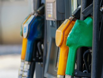 Литва вводит с 3 мая ограничения на ввоз топлива из России и Беларуси