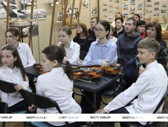 Родным краем горжусь! В Мостовском музее «Лес и человек» прошло мероприятие, посвящённое государственным символам Беларуси