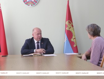Председатель Мостовского райисполкома Андрей Санько провёл приём граждан
