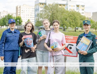 Губит людей вода: мостовские спасатели провели рейд по городским водоёмам