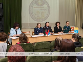 Точка опоры, чтобы перевернуть жизнь: в Мостах обсудили летнюю занятость трудных подростков