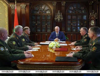 Александр Лукашенко заслушал доклад по тематике плана строительства и развития Вооруженных Сил