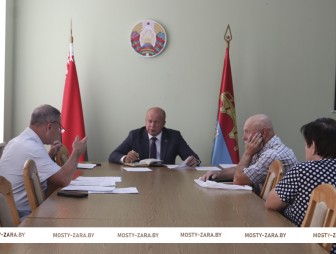 Председатель Мостовского райисполкома Андрей Санько провёл приём граждан