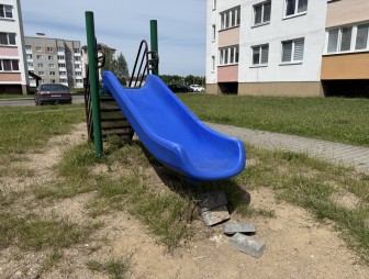 Безопасность жизнедеятельности детей: прокуратура Мостовского района проверила состояние детских площадок и игрового сооружения на них