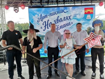 Прошли самые интересные состязания - заплыв на чем попало и фестиваль 'Уха на Нёмане'