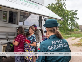 Автолавка чудес: вместе с инспектором МЧС съездили по одной из продовольственных артерий Мостовщины