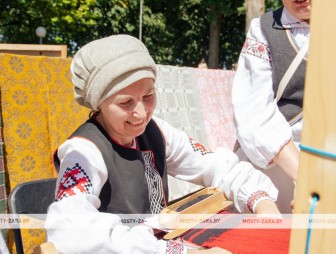 І тчэ рука ўзоры… Як у Гудзевічах ладзілі штогадовы тэкстыльны фэст