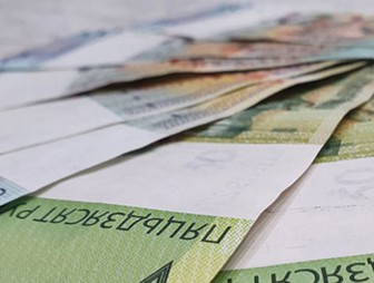 Какая средняя зарплата работников Мостовщины за первое полугодие?