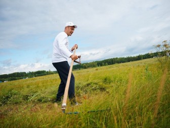 Коси, коса! – как мостовчане Виктор Полойко и Иван Кожуховский покоряли «Споровские сенокосы»