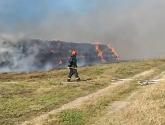В Сморгонском районе в поле сгорело 450 тонн соломы