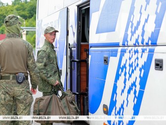 'Скорее обнять родных'. Обмен военнопленными между Россией и Украиной провели на территории Беларуси