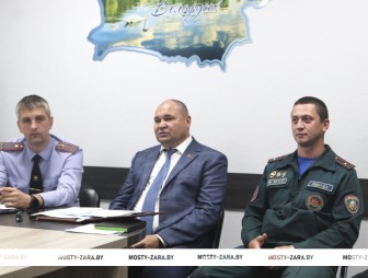 Группа заместителя председателя райисполкома Сергея Горошко встретилась с коллективом представительства Белгосстраха по Мостовскому району
