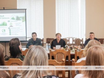 Не данность, а подарок: об экологической ситуации в Беларуси трудовым коллективам Мостовщины рассказывала информационная группа Светланы Величко