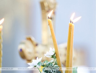 Православные верующие празднуют Успение Пресвятой Богородицы