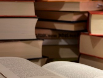 В Латвии вступил в силу запрет на ввоз книг и игрушек из Беларуси и России