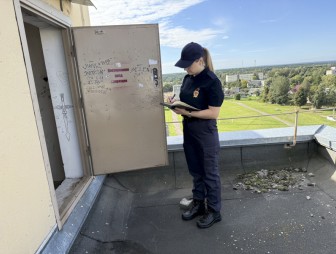 Прокуратура Мостовского района потребовала ограничить доступ на крыши многоэтажных жилых домов