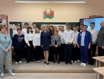 В День народного единства старший помощник прокурора Мостовского района Анастасия Бальцевич посетила открытый урок исторической памяти в ГУО «Гимназия №1 имени Д.И.Волковича г.Мосты»