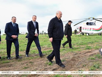 'Такого быть не должно'. Александр Лукашенко начал рабочую поездку в Шкловский район с жесткой критики