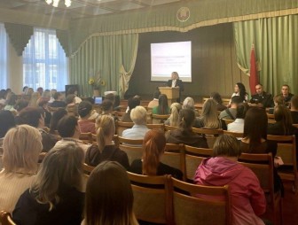 Учащиеся СШ №5 г. Мосты голосуют за обеды… пустыми тарелками
