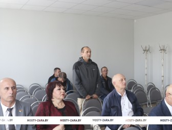 Почему некоторые мостовчане не работают?