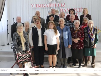 Цвет жизни – золотой. В Мостовском социальном пансионате «Принеманье» поздравили проживающих с Днём пожилых людей