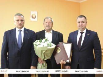 Полвека в строю. Ветеран труда Тадеуш Сорока получил заслуженные награды