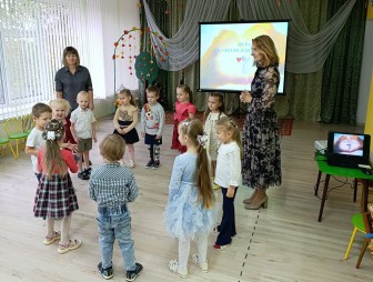 Октябрьский «вайб»: как проходит Неделя родительской любви в детском саду №6 г. Мосты