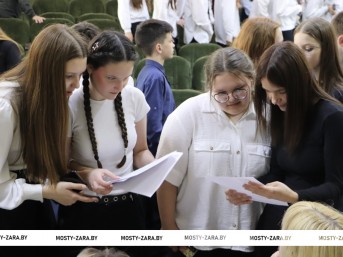 Шаги к трудоустройству: в Мостах прошла молодёжная ярмарка вакансий
