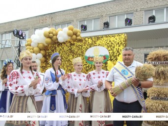 Ёсць хлеб – будзе і песня.У Гудзевічах святкавалі “Дажынкі”