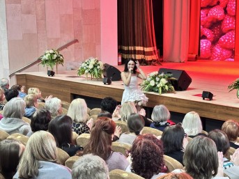 Прекрасный подарок получили мостовские женщины в канун 8 Марта