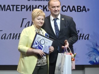 Мостовчанка Галина Глуткина - победитель республиканского конкурса 'Женщина года-2025' в номинации 'Материнская слава'