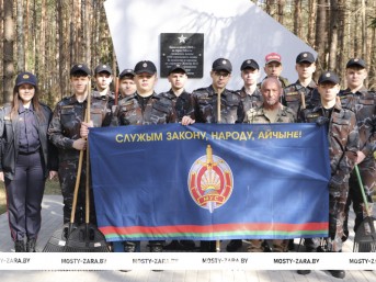 Трудовой и патриотический десант к памятным местам и воинским захоронениям сплотил мостовских «Витязей»