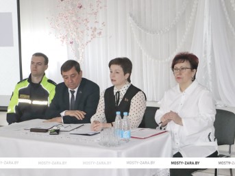 Будем жить и развиваться. В трудовых коллективах райсельэнерго и пансионата «Принеманский» побывала группа Валерия Табала