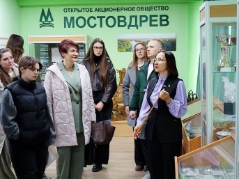 Опыт работы с молодыми специалистами, наставничество, патриотическое воспитание: на Мостовщине учится молодёжный профсоюзный актив области