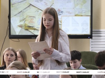 Пепел Хатыни стучит в сердца: молодёжь Мостовщины накануне Дня памяти жертв Хатынской трагедии рассуждала о цене мира и важности сохранения исторической правды