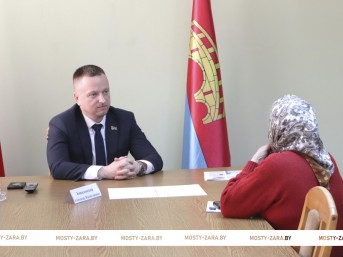 Приём граждан и «прямую телефонную линию» в Мостовском райисполкоме  провёл Александр Ковалевский